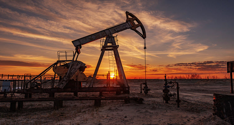 أسعار ​​النفط تتراجع مع تأثر السوق بالمخاوف بشأن الإمدادات العالمية