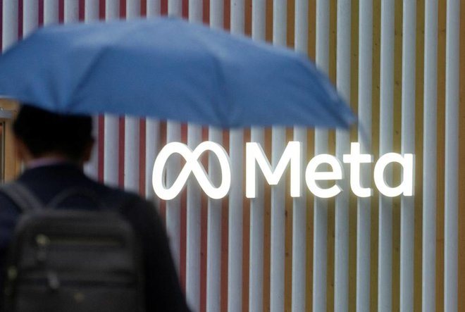 FILE PHOTO: Logo of Meta Platforms is seen in Davos – المضارب العربي