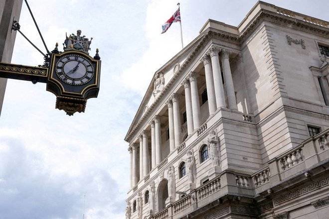 FILE PHOTO: Bank of England rises intrest rate to 1.75% as inflation hits 13% – المضارب العربي
