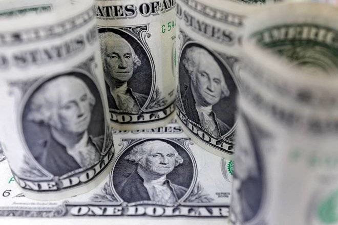 FILE PHOTO: Illustration shows U.S. dollar banknotes – المضارب العربي