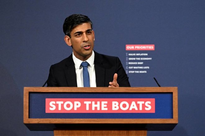 British Prime Minister Rishi Sunak speaks during a news conference in London – المضارب العربي