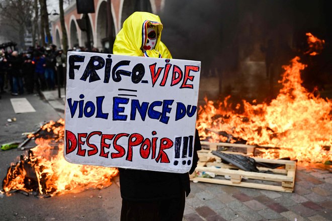 TOPSHOT-FRANCE-POLITICS-PENSION-DEMO – المضارب العربي