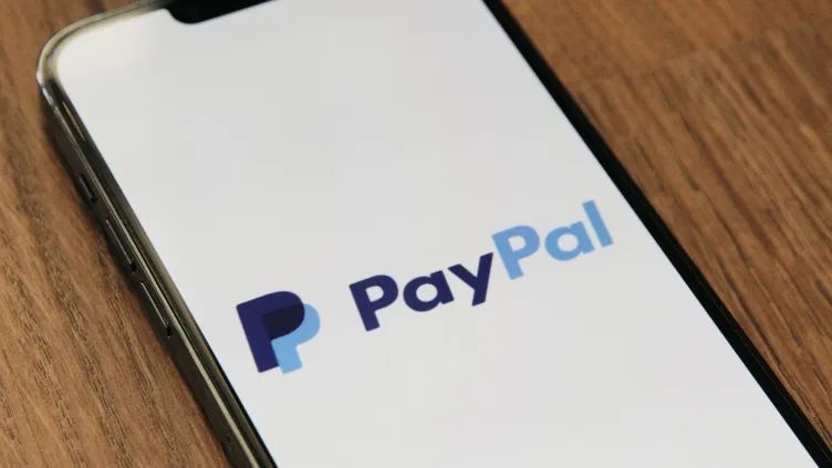 PayPal : تحتفظ شركة PayPal بما يقرب من مليار دولار من العملات المشفرة لصالح عملائها.
