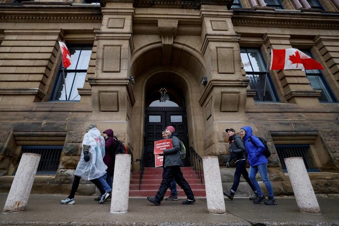 FILE PHOTO: Approximately 155,000 public sector union workers continue to strike in Ottawa – المضارب العربي