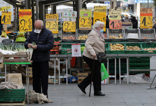 FILE PHOTO: Local market amid the coronavirus disease (COVID-19) outbreak in Nice – المضارب العربي