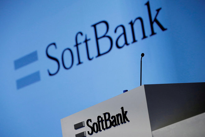FILE PHOTO: SoftBank Corp's logo is pictured at a news conference in Tokyo – المضارب العربي