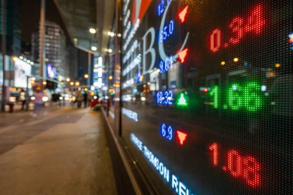 الرابح الوحيد XRP من بين أفضل 10 عملات مشفرة