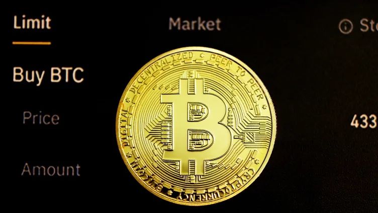 يستمر البيتكوين في الانزلاق. التصحيح منطقي بعد ارتفاع هذا العام.