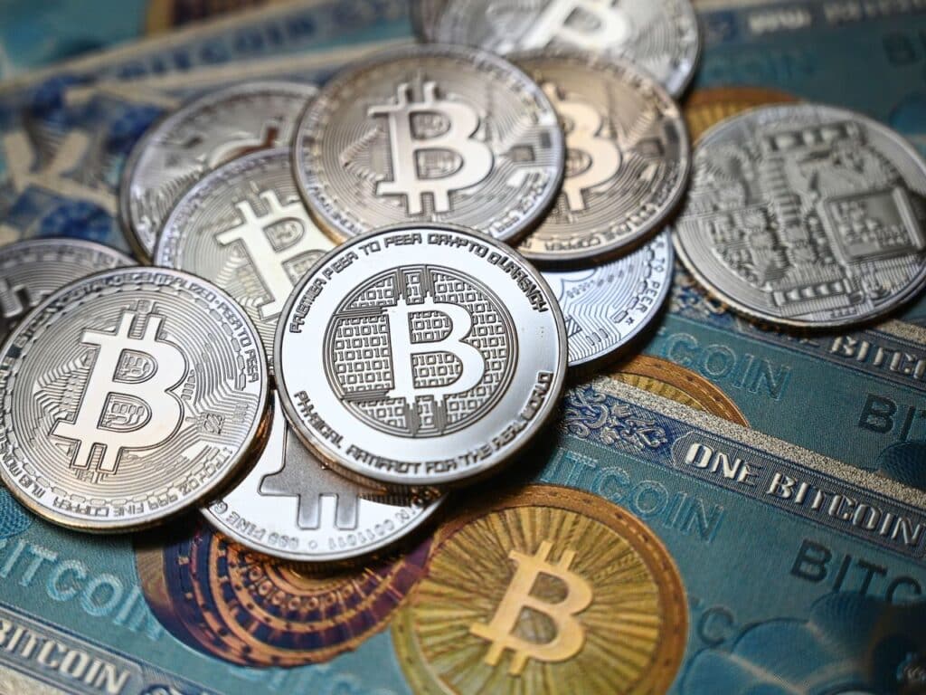 شوهد عملاء بينانس أستراليا يبيعون البيتكوين بسعر مخفض حيث بلغت أسعار بيتكوين في الذراع الأسترالية لمنصة بينانس، أكبر بورصة للعملات المشفرة في العالم