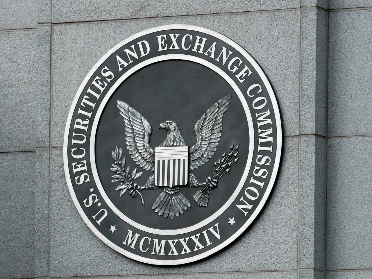 السيناتورات يطالبون الـ SEC بإيقاف صناديق العملات المشفرة. – المضارب العربي SEC